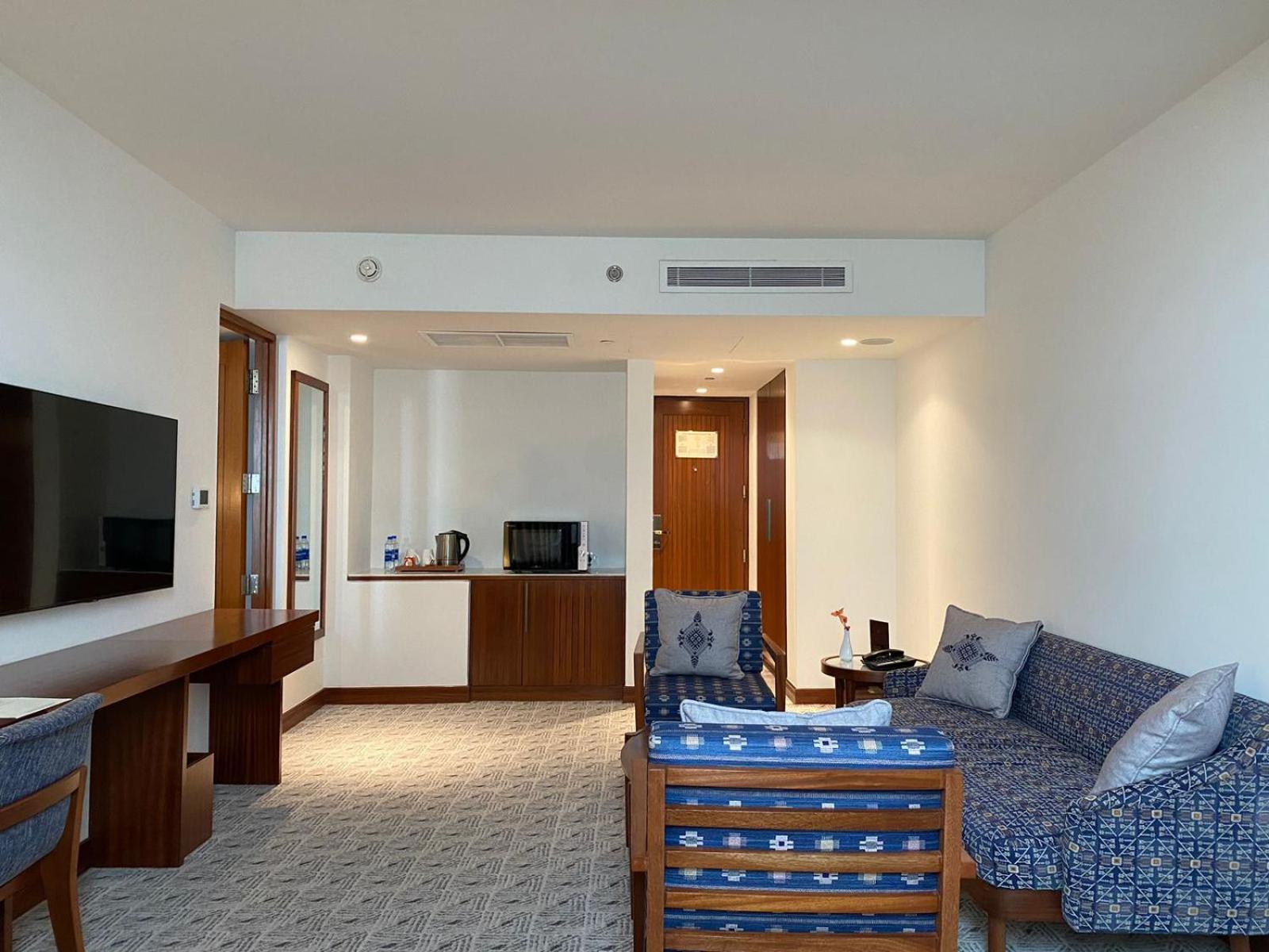 Peshawar Serena Hotel ภายนอก รูปภาพ